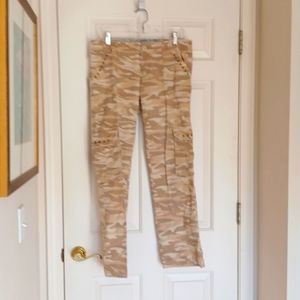 Guess Tan Camo Cargo Jeans, size 28